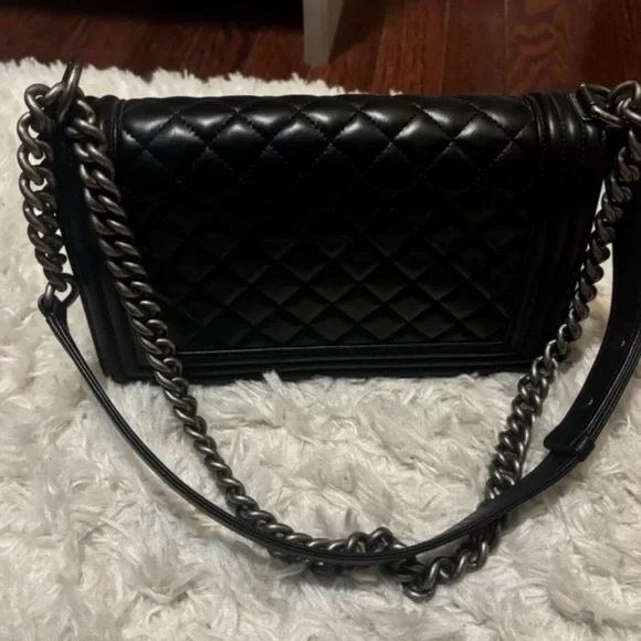 Chanel Medium boy Bag - Picture 2 of 16